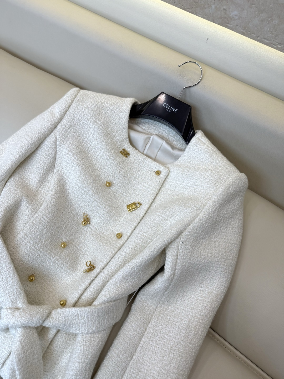 XZ0195#新款外套⚠️🌾 Celine 金色扣 秋冬新款 40% 羊毛 长袖 外套 黑色 米白色 36-42