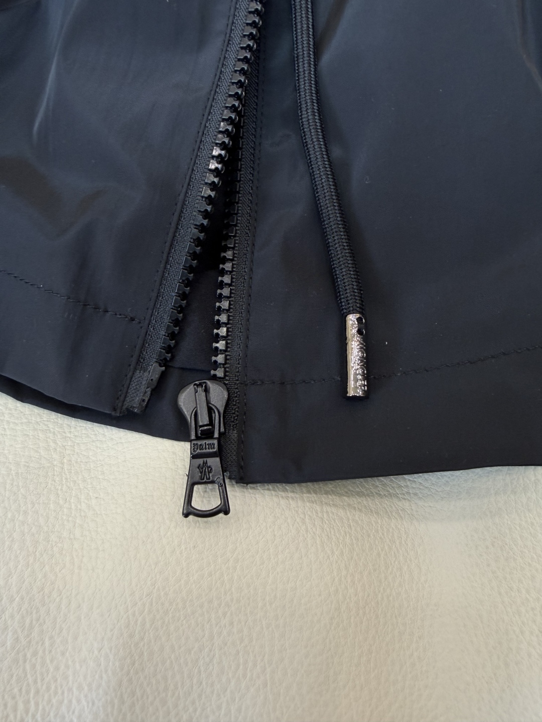 CX0243#新款外套⚠️🌾 Moncler 抽绳设计 拉链外套 黑色 SML