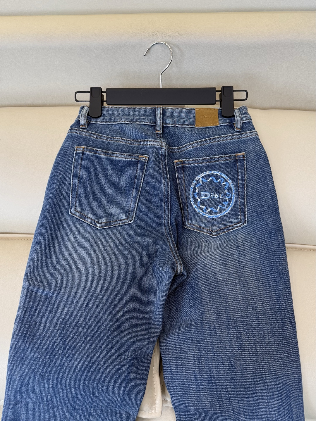 CX0250#新款牛仔裤⚠️工厂特批‼️ dior 极简风 牛仔棉显瘦牛仔裤 浅蓝色 深蓝色 26-30码