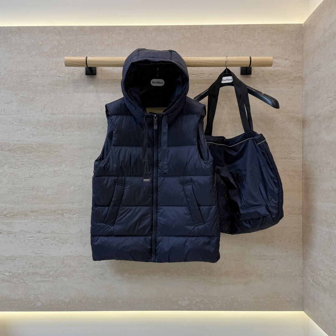 MX725#新款羽绒服⚠️🌾 max mara 配原包装 原标高定版 拉链带帽 羽绒马甲 90% 鹅绒羽绒服 黑色/ MX725#新款羽绒服⚠️🌾 max mara 配原包装 原标高定版 拉链带帽 羽绒马甲 90% 鹅绒羽绒服 黑色/