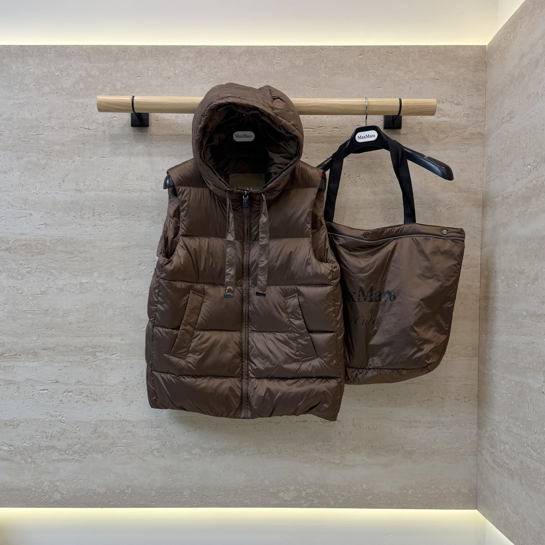 MX725#新款羽绒服⚠️🌾 max mara 配原包装 原标高定版 拉链带帽 羽绒马甲 90% 鹅绒羽绒服 黑色/ MX725#新款羽绒服⚠️🌾 max mara 配原包装 原标高定版 拉链带帽 羽绒马甲 90% 鹅绒羽绒服 黑色/