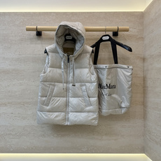 MX725#新款羽绒服⚠️🌾 max mara 配原包装 原标高定版 拉链带帽 羽绒马甲 90% 鹅绒羽绒服 黑色/ MX725#新款羽绒服⚠️🌾 max mara 配原包装 原标高定版 拉链带帽 羽绒马甲 90% 鹅绒羽绒服 黑色/