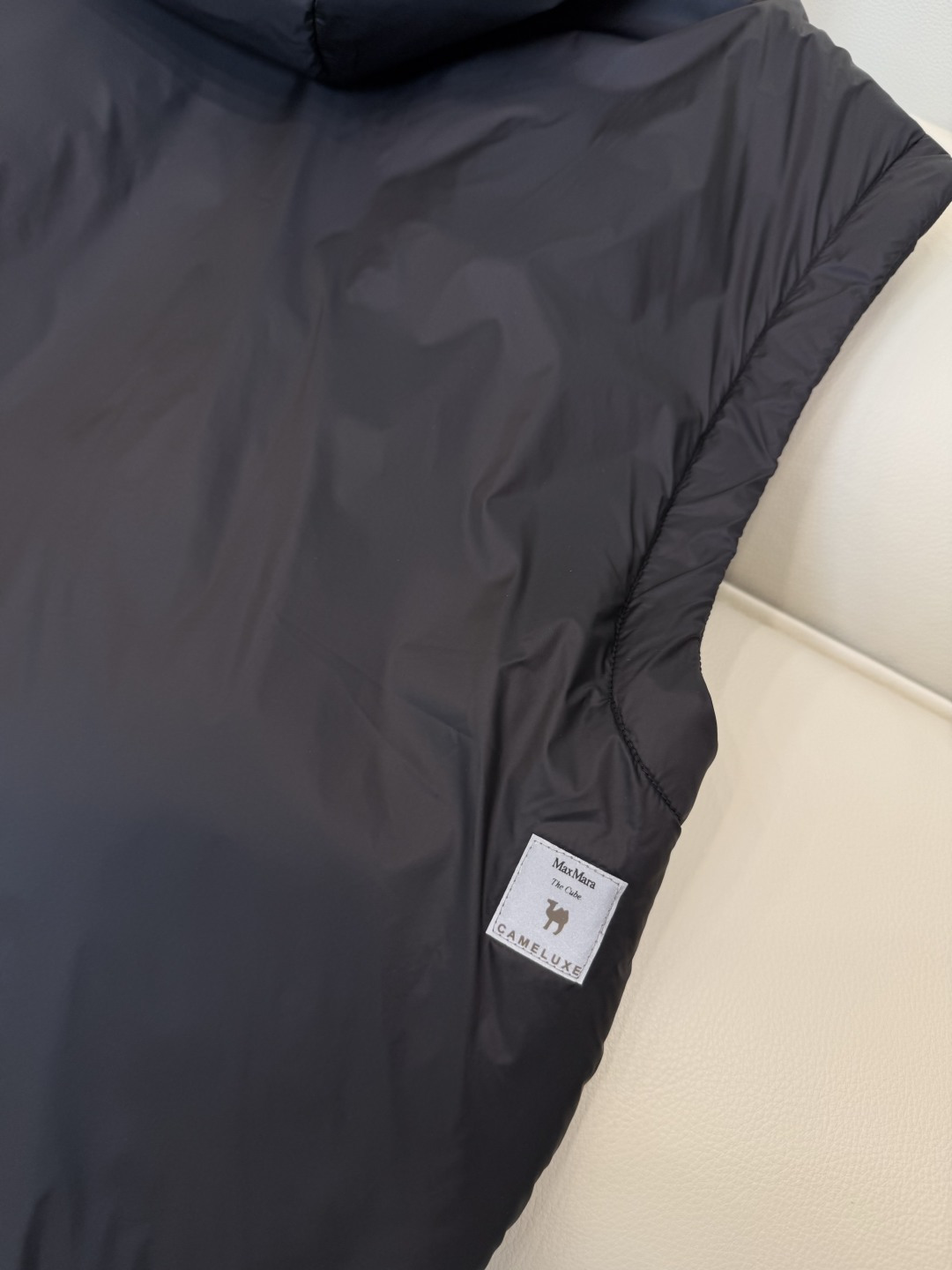 MX732#新款驼绒服⚠️🌾 Max拉链款 48% 骆驼绒 4%桑蚕丝 进口面料 骆驼绒棉服 马甲 黑色/藏青色/咖色 MX732#新款驼绒服⚠️🌾 Max拉链款 48% 骆驼绒 4%桑蚕丝 进口面料 骆驼绒棉服 马甲 黑色/藏青色/咖色