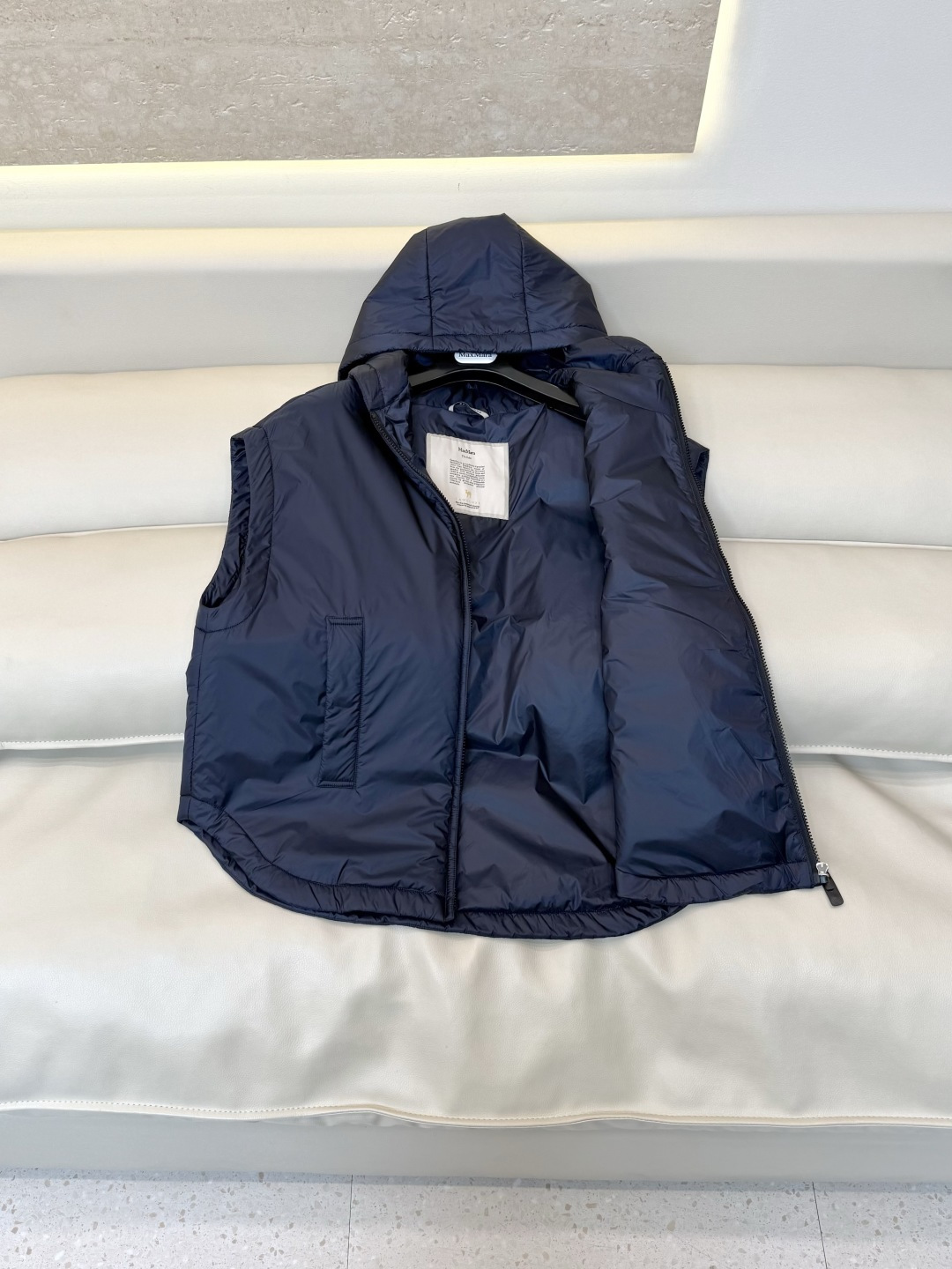 MX732#新款驼绒服⚠️🌾 Max拉链款 48% 骆驼绒 4%桑蚕丝 进口面料 骆驼绒棉服 马甲 黑色/藏青色/咖色 MX732#新款驼绒服⚠️🌾 Max拉链款 48% 骆驼绒 4%桑蚕丝 进口面料 骆驼绒棉服 马甲 黑色/藏青色/咖色