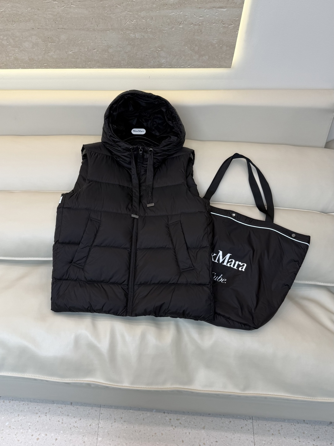 MX725#新款羽绒服⚠️🌾 max mara  配原包装 原标高定版 拉链带帽 羽绒马甲 90% 鹅绒羽绒服  黑色/