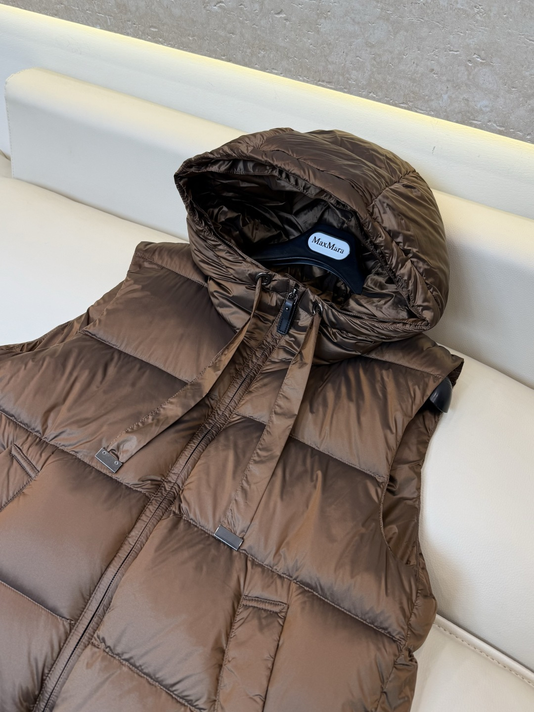 MX725#新款羽绒服⚠️🌾 max mara 配原包装 原标高定版 拉链带帽 羽绒马甲 90% 鹅绒羽绒服 黑色/ MX725#新款羽绒服⚠️🌾 max mara 配原包装 原标高定版 拉链带帽 羽绒马甲 90% 鹅绒羽绒服 黑色/