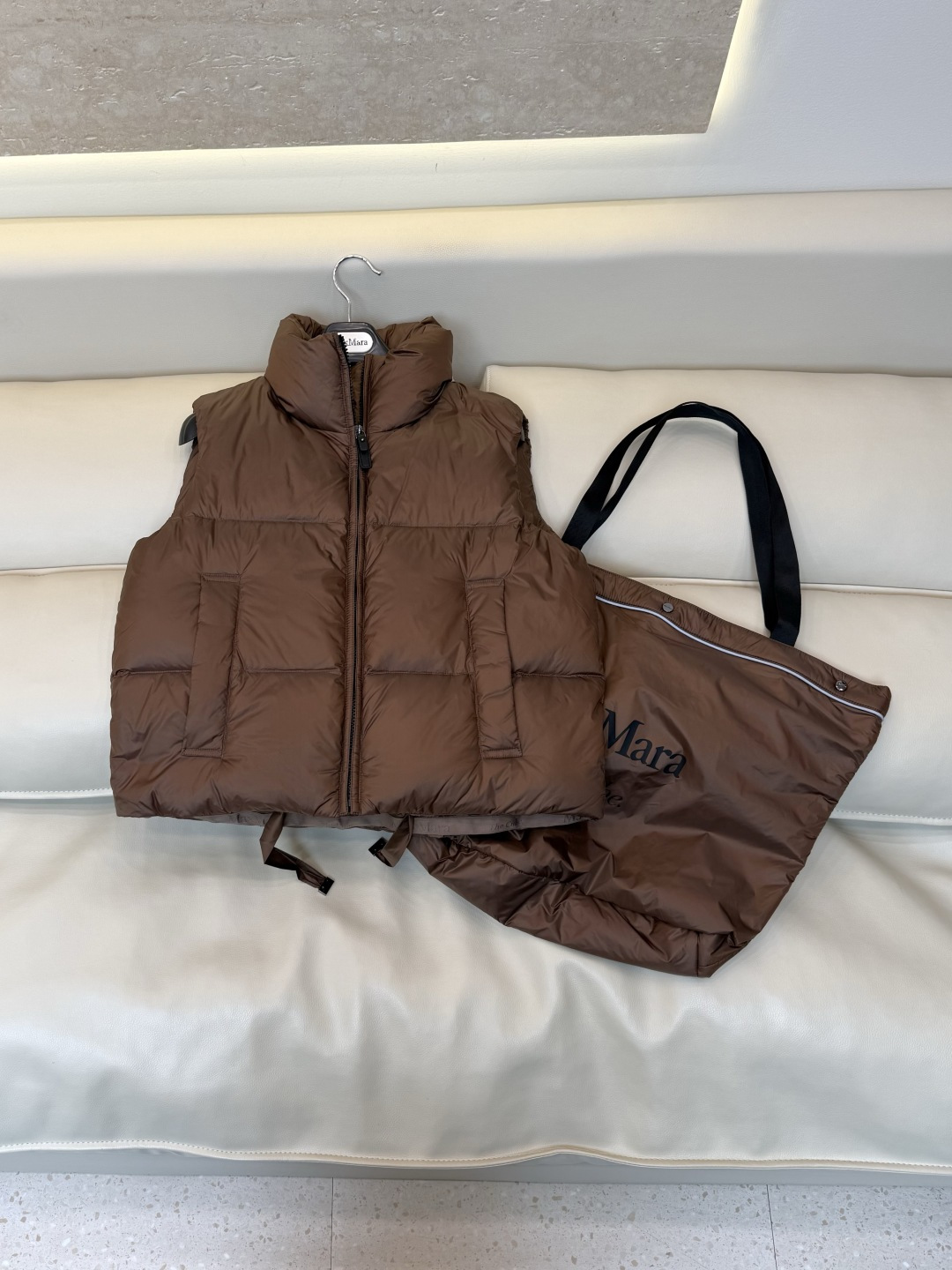 MX723#新款羽绒服⚠️🌾 max mara  配原包装 原标高定版 拉链款 羽绒马甲 90% 鹅绒羽绒服  黑色/藏
