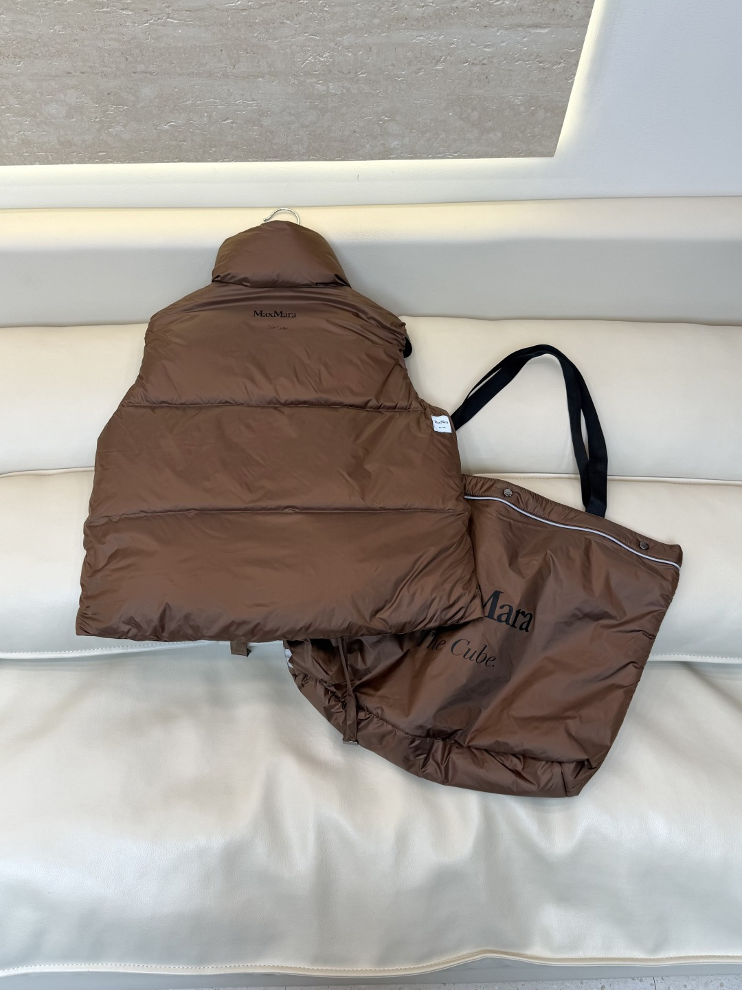 MX723#新款羽绒服⚠️🌾 max mara  配原包装 原标高定版 拉链款 羽绒马甲 90% 鹅绒羽绒服  黑色/藏