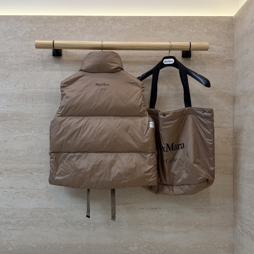 MX723#新款羽绒服⚠️🌾 max mara  配原包装 原标高定版 拉链款 羽绒马甲 90% 鹅绒羽绒服  黑色/藏