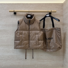 MX723#新款羽绒服⚠️🌾 max mara 配原包装 原标高定版 拉链款 羽绒马甲 90% 鹅绒羽绒服 黑色/藏 MX723#新款羽绒服⚠️🌾 max mara 配原包装 原标高定版 拉链款 羽绒马甲 90% 鹅绒羽绒服 黑色/藏