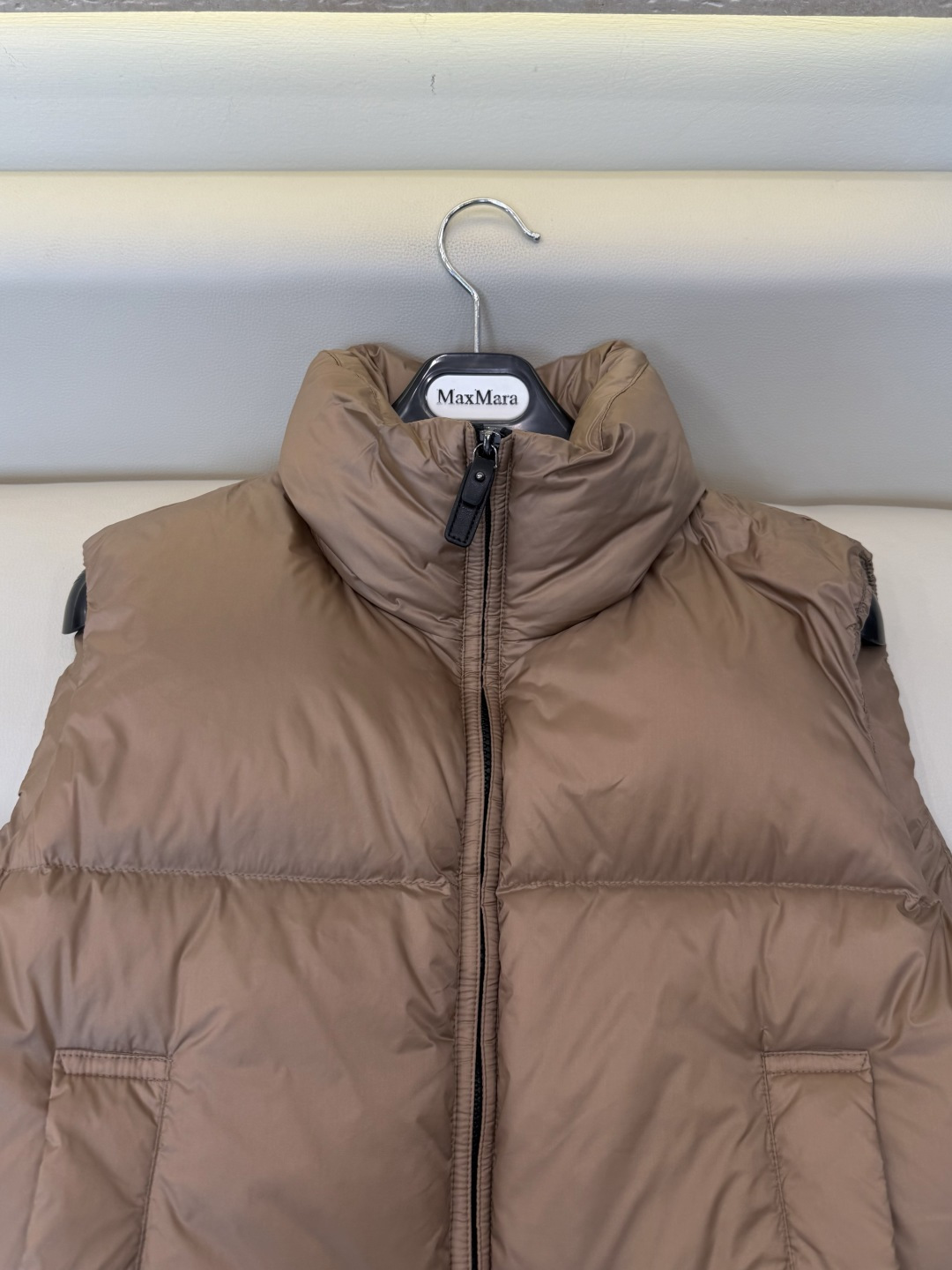 MX723#新款羽绒服⚠️🌾 max mara  配原包装 原标高定版 拉链款 羽绒马甲 90% 鹅绒羽绒服  黑色/藏