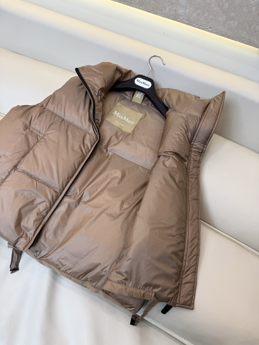 MX723#新款羽绒服⚠️🌾 max mara  配原包装 原标高定版 拉链款 羽绒马甲 90% 鹅绒羽绒服  黑色/藏