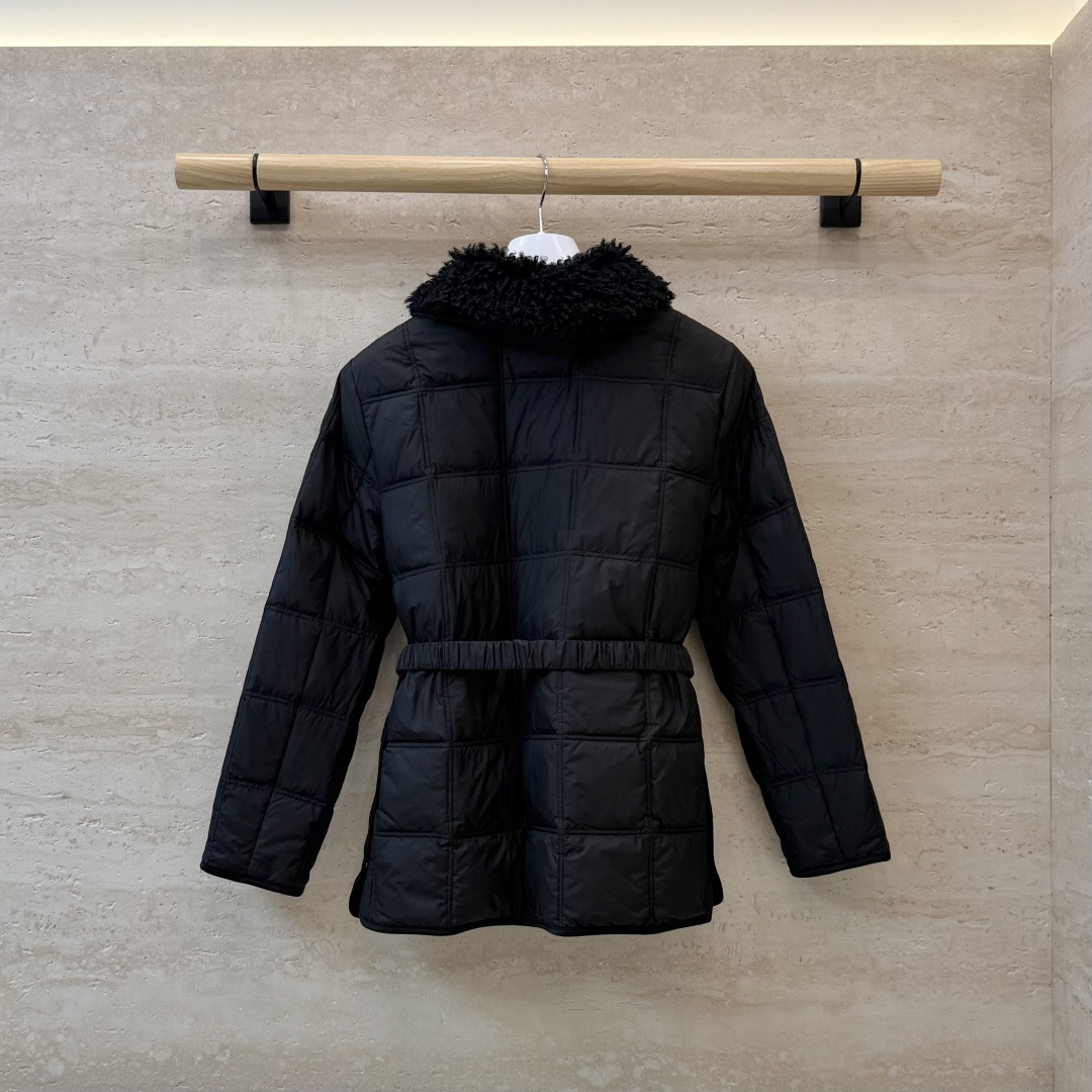 26017#新款羽绒服🌾 Moncler 羊羔毛 配腰带 90% 白鸭绒 修身显瘦 羽绒服 黑色 米色 1/2/3码