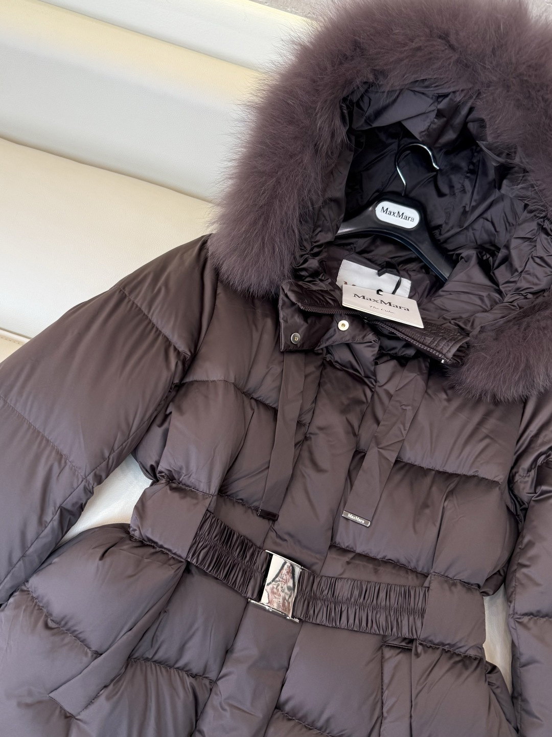 88287#新款羽绒服🌾 Max mara 超大狐狸毛领 配腰带收腰中长款90%白鹅绒 羽绒服 黑色 米色 咖色 38/