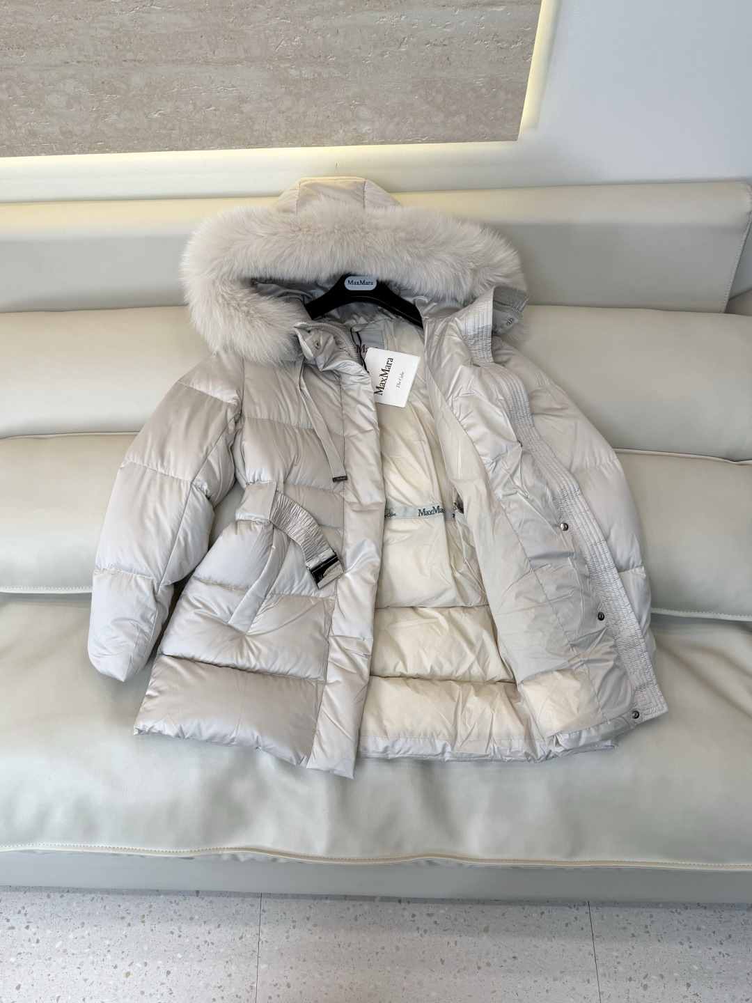 88287#新款羽绒服🌾 Max mara 超大狐狸毛领 配腰带收腰中长款90%白鹅绒 羽绒服 黑色 米色 咖色 38/