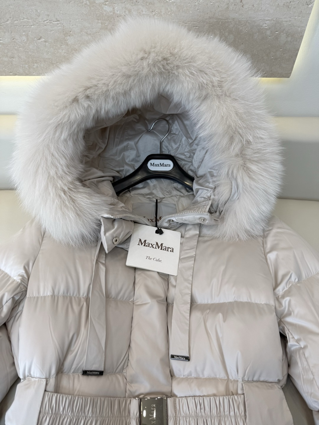 88287#新款羽绒服🌾 Max mara 超大狐狸毛领 配腰带收腰中长款90%白鹅绒 羽绒服 黑色 米色 咖色 38/