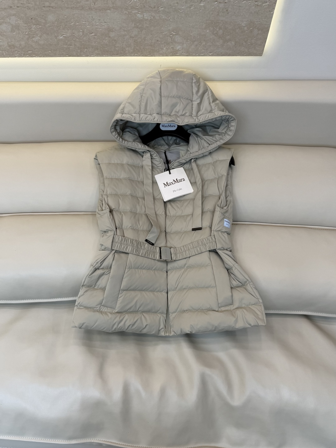 88391#新款羽绒服🌾 Max mara 收腰款显瘦羽绒马甲 90%白鹅绒 羽绒服 黑色 米色 咖色 38/40/42