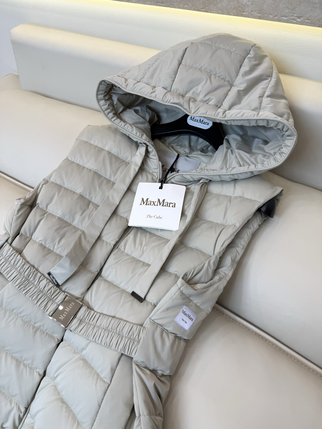 88391#新款羽绒服🌾 Max mara 收腰款显瘦羽绒马甲 90%白鹅绒 羽绒服 黑色 米色 咖色 38/40/42
