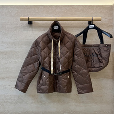 M676-腰带 #新款羽绒服🌾 Max 菱形格 90% 白鹅绒 短款立领织带款 配腰带 拉链羽绒服 香槟色 黑色 红棕色 M676-腰带 #新款羽绒服🌾 Max 菱形格 90% 白鹅绒 短款立领织带款 配腰带 拉链羽绒服 香槟色 黑色 红棕色