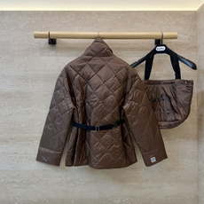 M676-腰带 #新款羽绒服🌾 Max 菱形格 90% 白鹅绒 短款立领织带款 配腰带 拉链羽绒服 香槟色 黑色 红棕色 M676-腰带 #新款羽绒服🌾 Max 菱形格 90% 白鹅绒 短款立领织带款 配腰带 拉链羽绒服 香槟色 黑色 红棕色