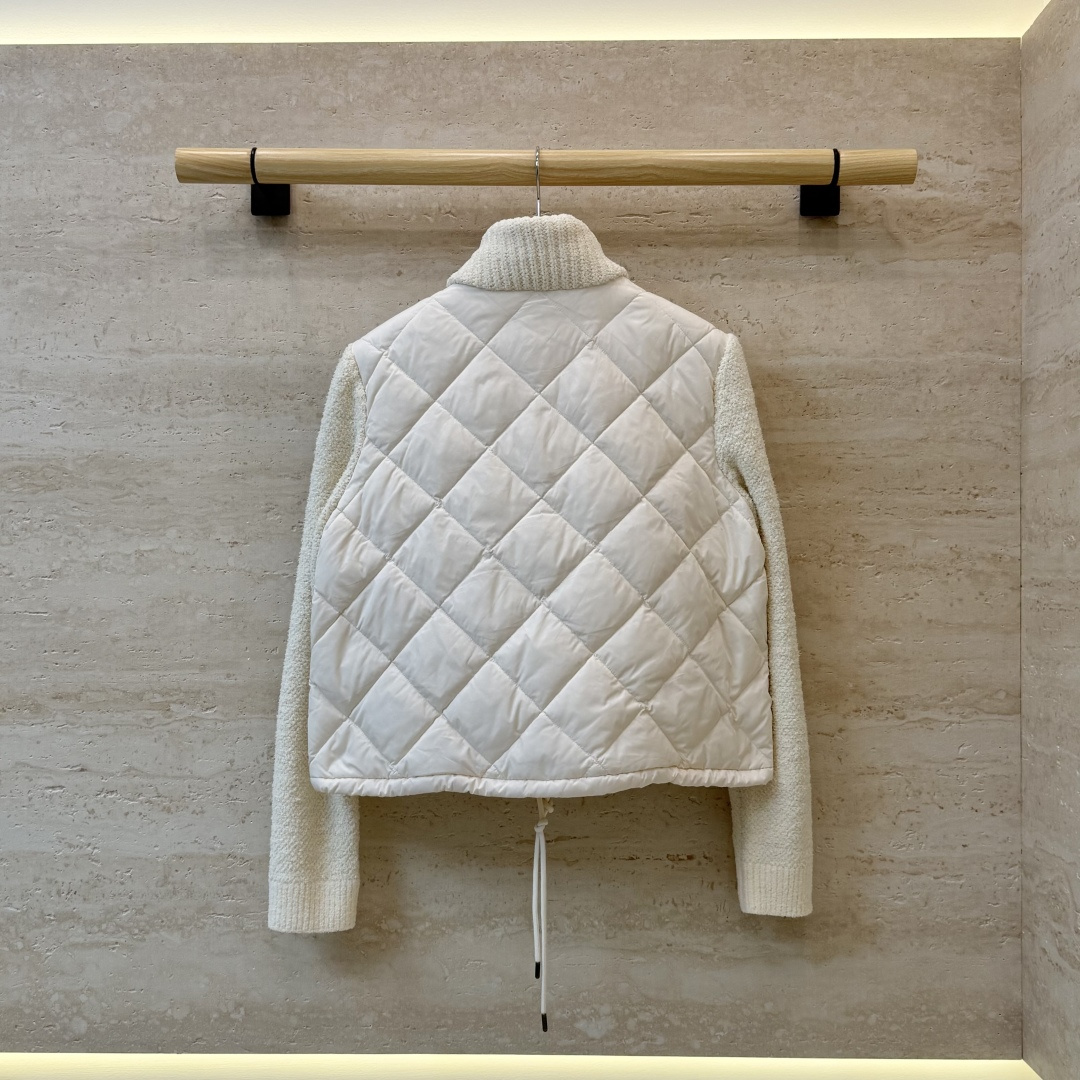 26011#新款羽绒服🌾 Moncler 90%白鹅绒 长袖菱形格 羽绒服 白色 藏青色 SML