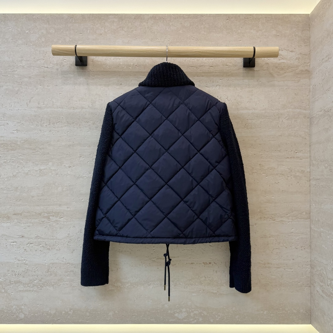 26011#新款羽绒服🌾 Moncler 90%白鹅绒 长袖菱形格 羽绒服 白色 藏青色 SML