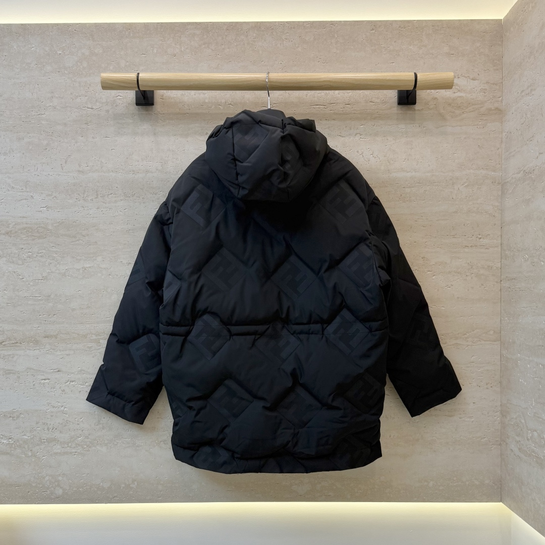 26007#新款羽绒服🌾 Fendi 字母压胶 90% 白鸭绒 长袖羽绒服 黑色 白色 SML