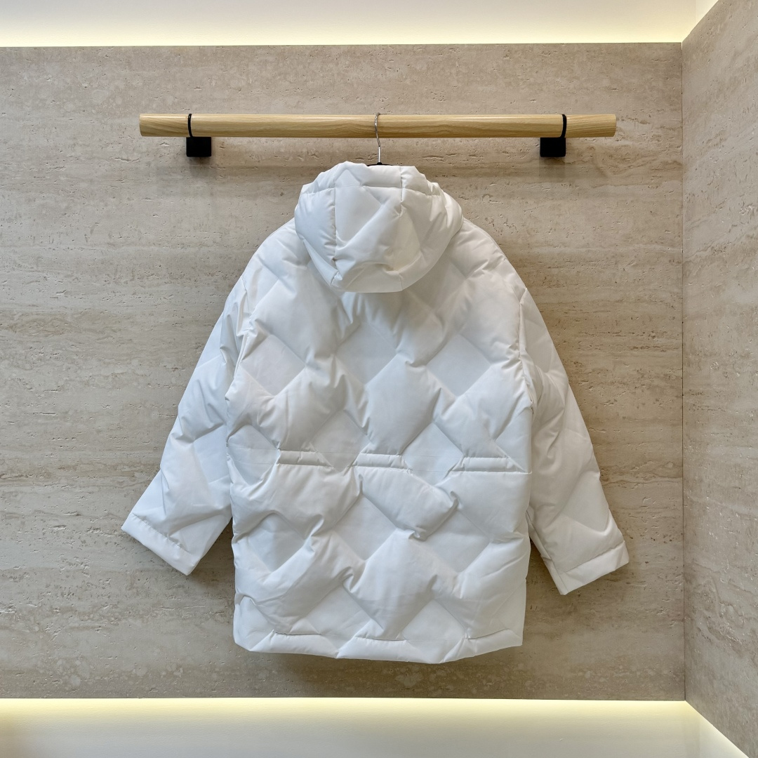 26007#新款羽绒服🌾 Fendi 字母压胶 90% 白鸭绒 长袖羽绒服 黑色 白色 SML
