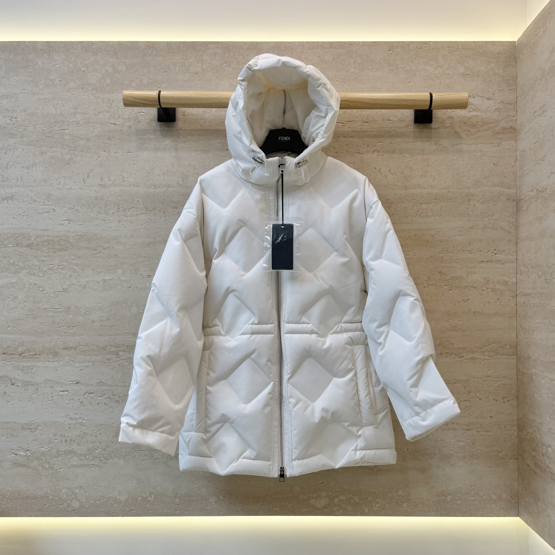 26007#新款羽绒服🌾 Fendi 字母压胶 90% 白鸭绒 长袖羽绒服 黑色 白色 SML