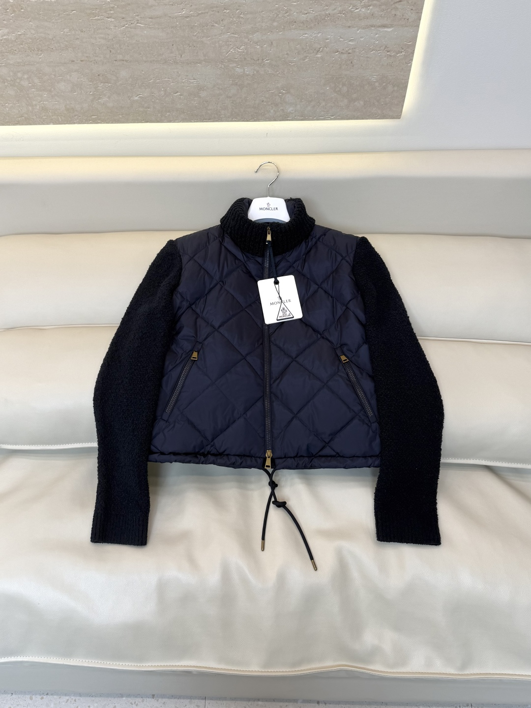 26011#新款羽绒服🌾 Moncler 90%白鹅绒 长袖菱形格 羽绒服 白色 藏青色 SML