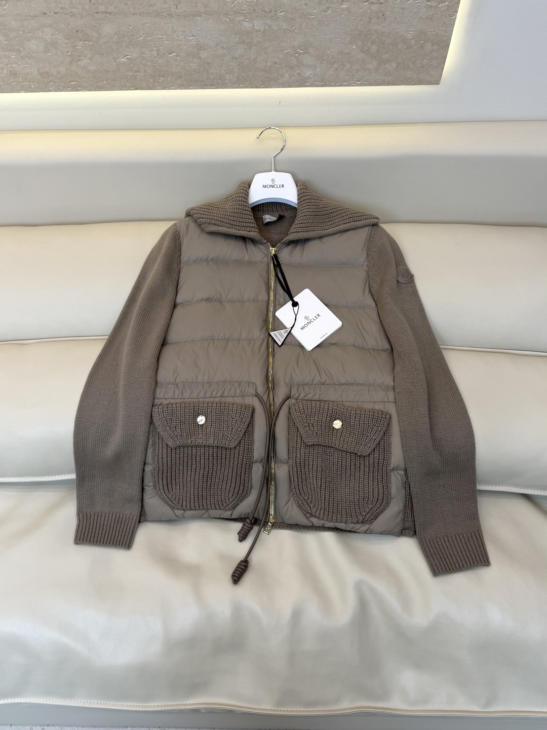 26015#新款羽绒服🌾 Moncler 100% 羊毛➕90%白鸭绒 羽绒服 杏色 藏青色 SML