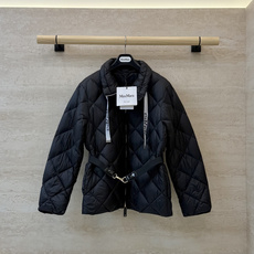 M8621#新款羽绒服🌾 max mara 配腰带 立领 织带绣花字母 菱形格 长袖羽绒服 90% 白鹅绒 羽绒服 M8621#新款羽绒服🌾 max mara 配腰带 立领 织带绣花字母 菱形格 长袖羽绒服 90% 白鹅绒 羽绒服