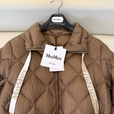 M8621#新款羽绒服🌾 max mara 配腰带 立领 织带绣花字母 菱形格 长袖羽绒服 90% 白鹅绒 羽绒服 M8621#新款羽绒服🌾 max mara 配腰带 立领 织带绣花字母 菱形格 长袖羽绒服 90% 白鹅绒 羽绒服