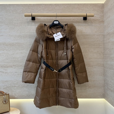 M8627#新款羽绒服🌾 max mara 超大狐狸毛领 配腰带显瘦拉链款 长袖90% 白鹅绒 羽绒服 黑色 咖色 S M8627#新款羽绒服🌾 max mara 超大狐狸毛领 配腰带显瘦拉链款 长袖90% 白鹅绒 羽绒服 黑色 咖色 S