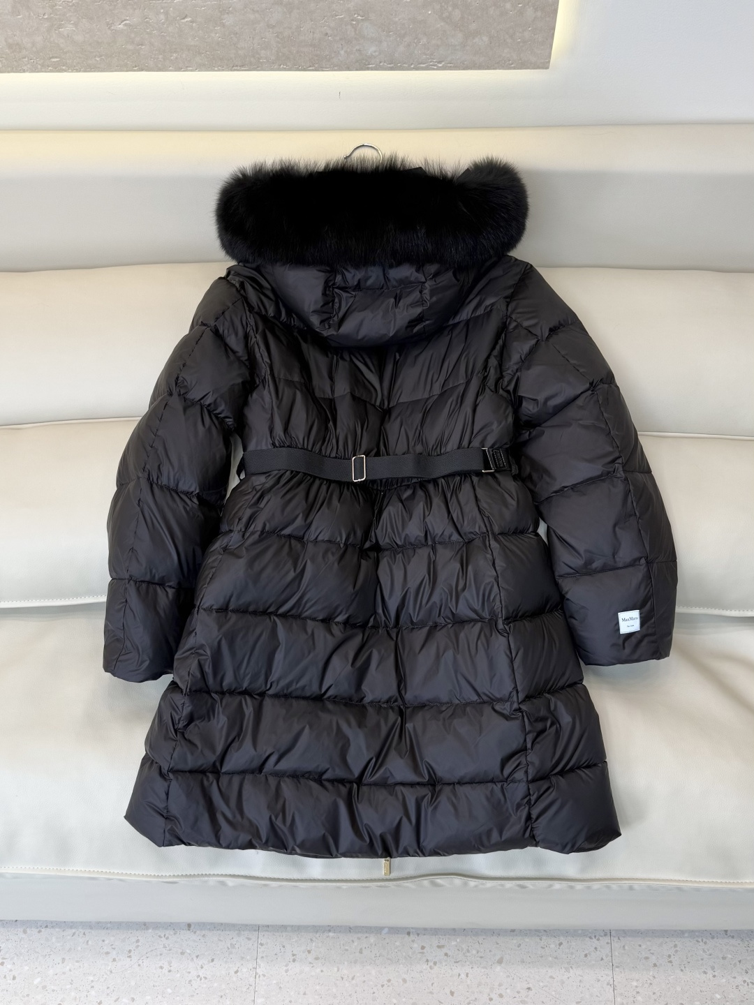 M8627#新款羽绒服🌾 max mara 超大狐狸毛领 配腰带显瘦拉链款 长袖90% 白鹅绒 羽绒服  黑色 咖色 S