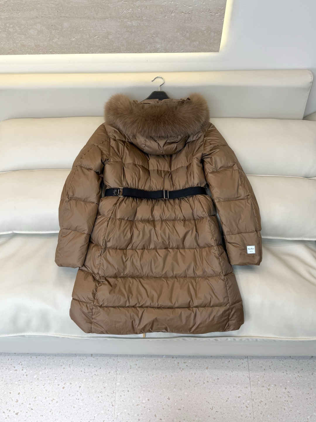 M8627#新款羽绒服🌾 max mara 超大狐狸毛领 配腰带显瘦拉链款 长袖90% 白鹅绒 羽绒服  黑色 咖色 S