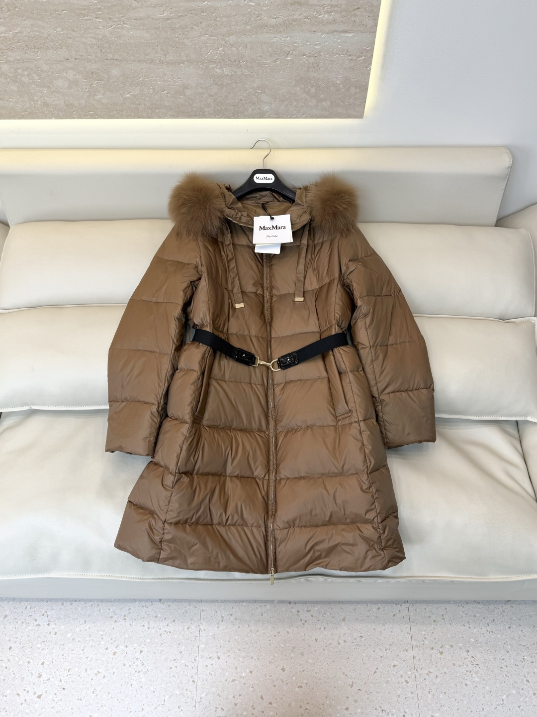 M8627#新款羽绒服🌾 max mara 超大狐狸毛领 配腰带显瘦拉链款 长袖90% 白鹅绒 羽绒服  黑色 咖色 S