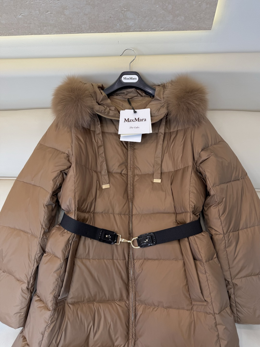 M8627#新款羽绒服🌾 max mara 超大狐狸毛领 配腰带显瘦拉链款 长袖90% 白鹅绒 羽绒服  黑色 咖色 S