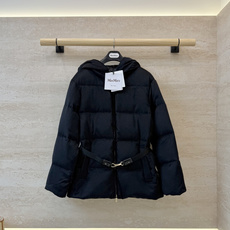 M8626#新款羽绒服🌾 max mara 配腰带 带帽 一手长尼料长袖羽绒服 90% 白鹅绒 羽绒服 黑色 驼色 M8626#新款羽绒服🌾 max mara 配腰带 带帽 一手长尼料长袖羽绒服 90% 白鹅绒 羽绒服 黑色 驼色