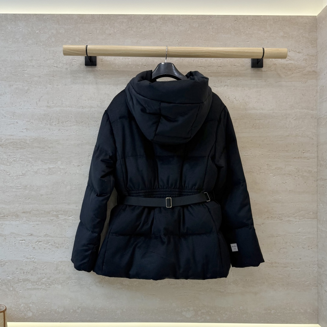M8626#新款羽绒服🌾 max mara  配腰带 带帽 一手长尼料长袖羽绒服 90% 白鹅绒 羽绒服  黑色 驼色 