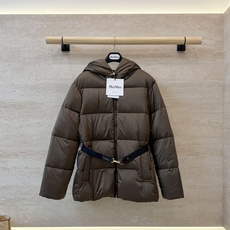 M8625#新款羽绒服🌾 max mara 带帽 配腰带显瘦拉链款 长袖90% 白鹅绒 羽绒服 黑色 咖色 S-X L M8625#新款羽绒服🌾 max mara 带帽 配腰带显瘦拉链款 长袖90% 白鹅绒 羽绒服 黑色 咖色 S-X L