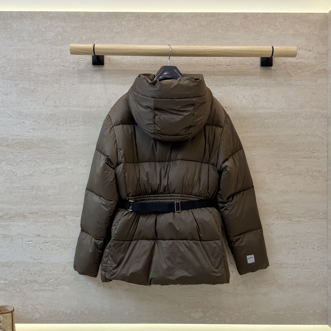 M8625#新款羽绒服🌾 max mara 带帽 配腰带显瘦拉链款 长袖90% 白鹅绒 羽绒服  黑色 咖色 S-X L