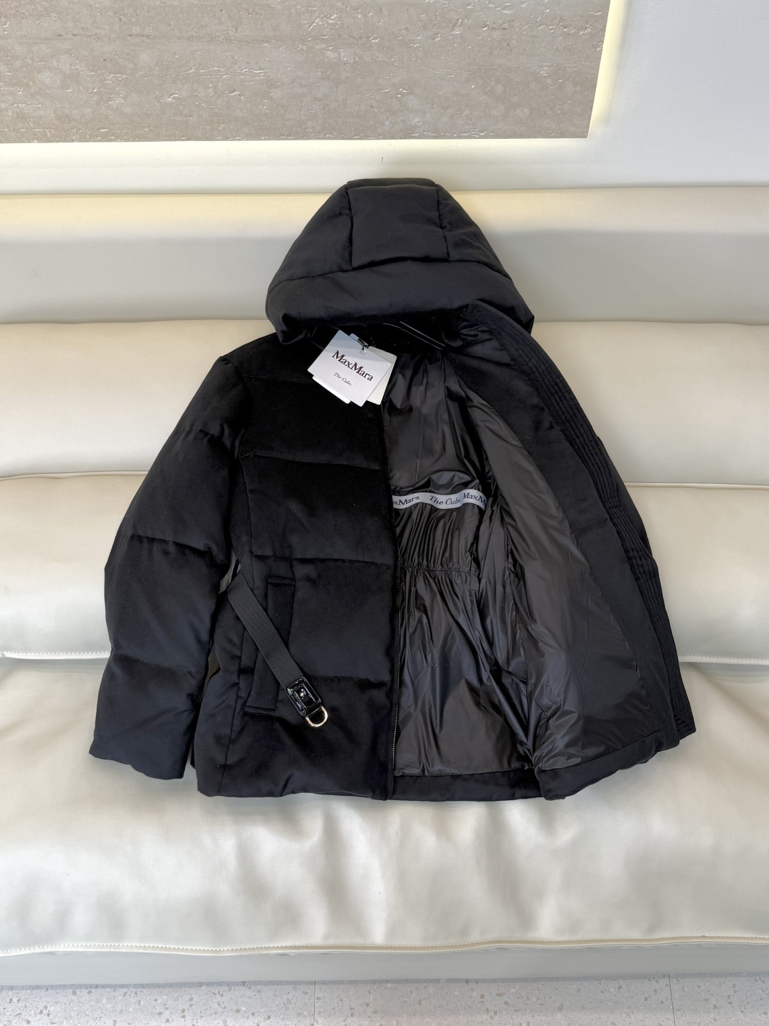 M8626#新款羽绒服🌾 max mara  配腰带 带帽 一手长尼料长袖羽绒服 90% 白鹅绒 羽绒服  黑色 驼色 