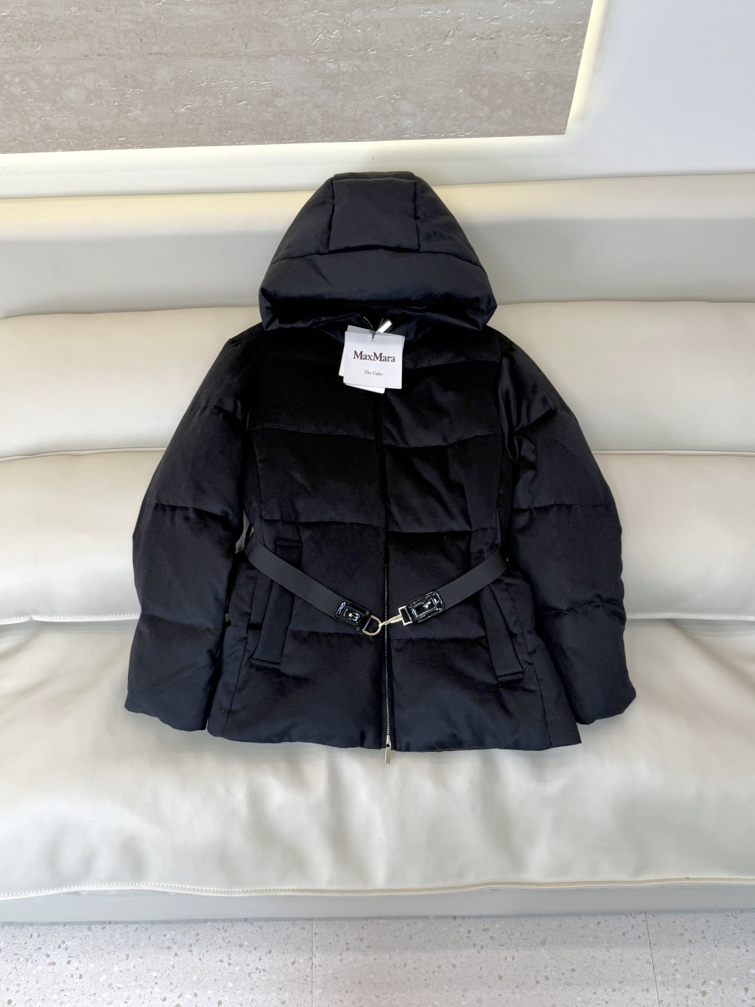 M8626#新款羽绒服🌾 max mara  配腰带 带帽 一手长尼料长袖羽绒服 90% 白鹅绒 羽绒服  黑色 驼色 