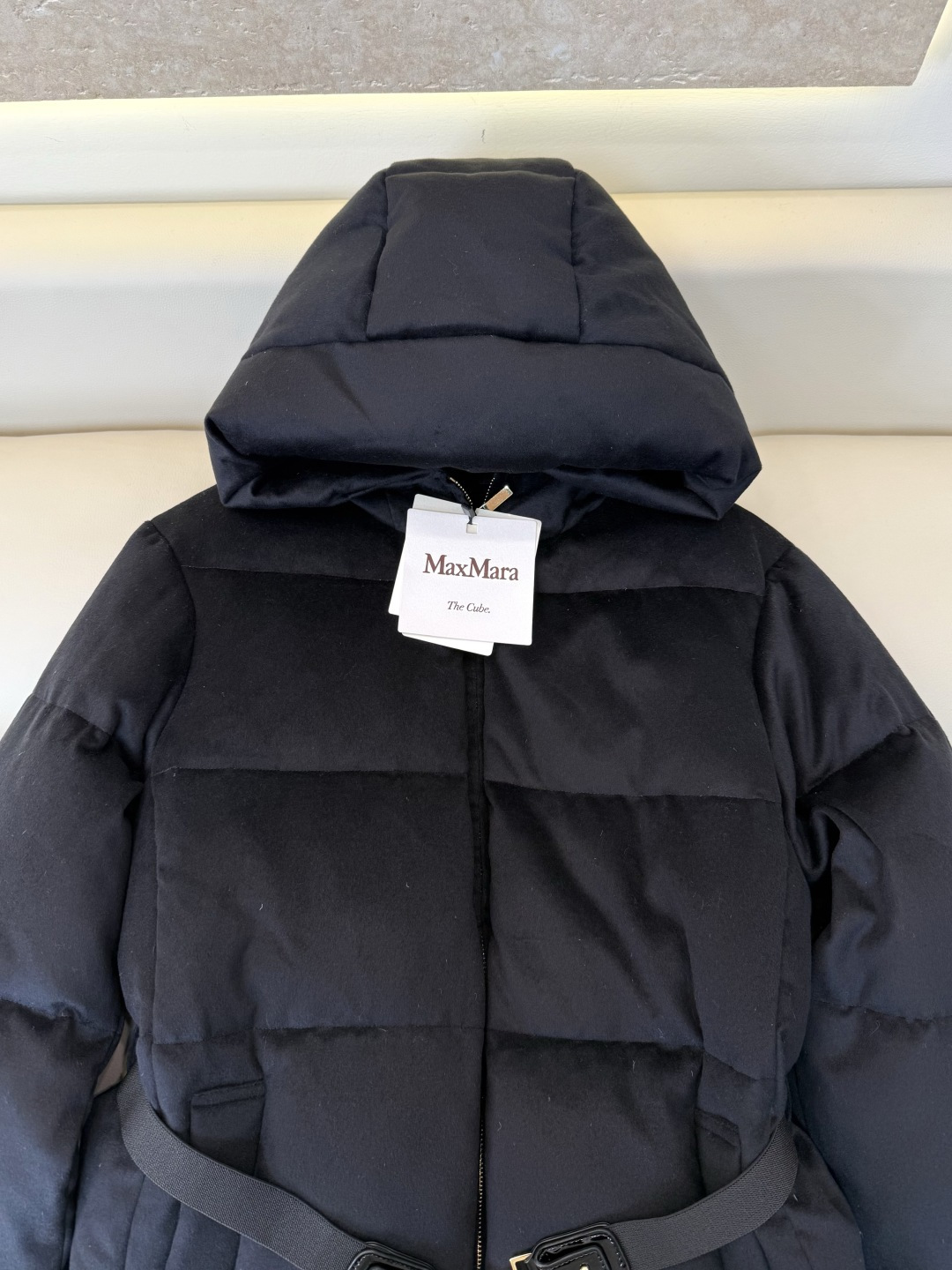 M8626#新款羽绒服🌾 max mara  配腰带 带帽 一手长尼料长袖羽绒服 90% 白鹅绒 羽绒服  黑色 驼色 