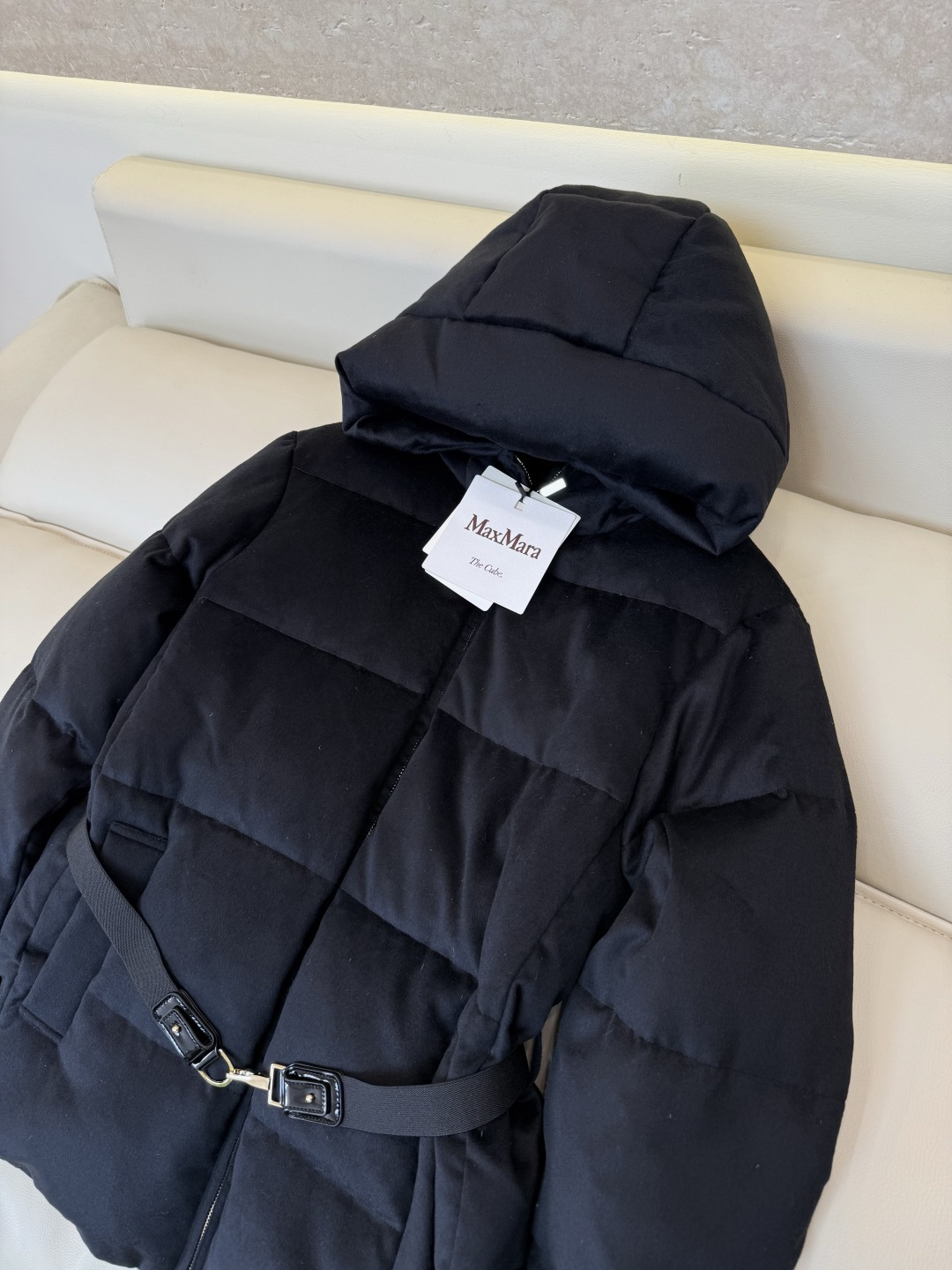 M8626#新款羽绒服🌾 max mara  配腰带 带帽 一手长尼料长袖羽绒服 90% 白鹅绒 羽绒服  黑色 驼色 