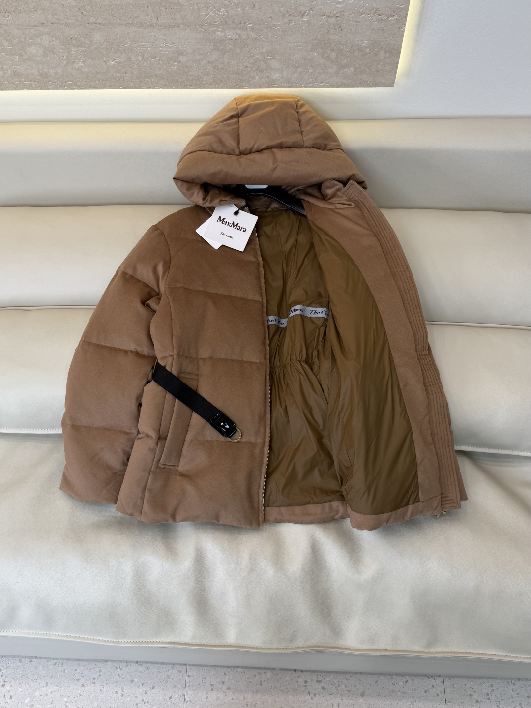 M8626#新款羽绒服🌾 max mara  配腰带 带帽 一手长尼料长袖羽绒服 90% 白鹅绒 羽绒服  黑色 驼色 