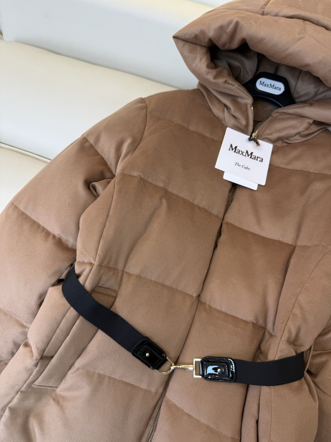 M8626#新款羽绒服🌾 max mara  配腰带 带帽 一手长尼料长袖羽绒服 90% 白鹅绒 羽绒服  黑色 驼色 