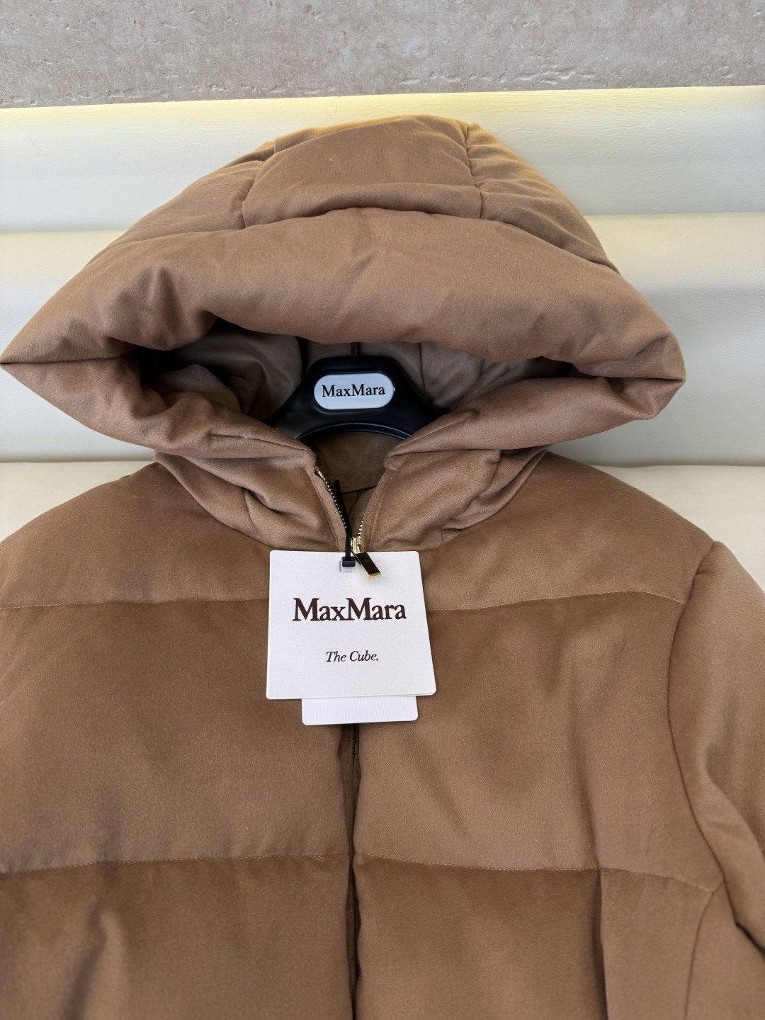M8626#新款羽绒服🌾 max mara  配腰带 带帽 一手长尼料长袖羽绒服 90% 白鹅绒 羽绒服  黑色 驼色 