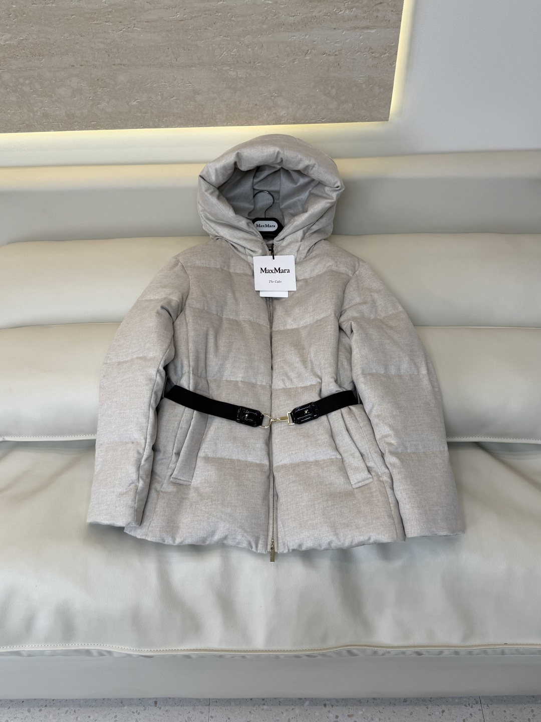 M8626#新款羽绒服🌾 max mara  配腰带 带帽 一手长尼料长袖羽绒服 90% 白鹅绒 羽绒服  黑色 驼色 